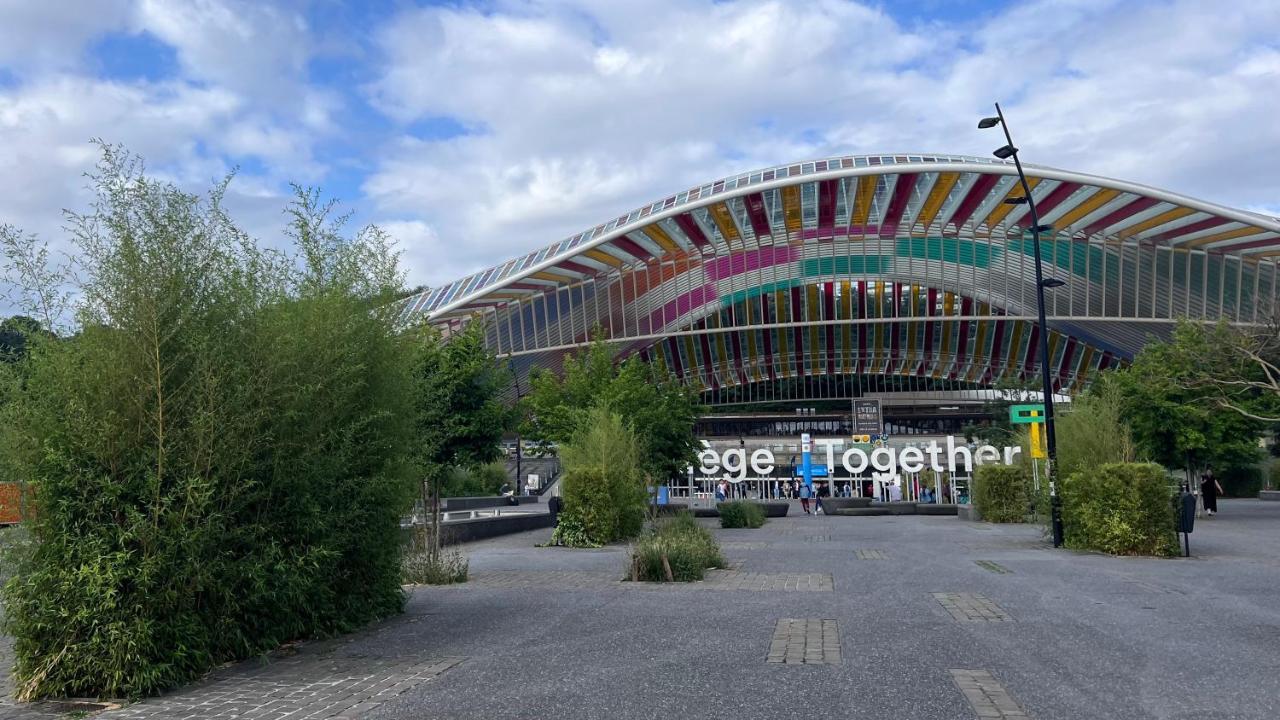 Paradis Express Neuf Face Aux Guillemins Liegi Esterno foto